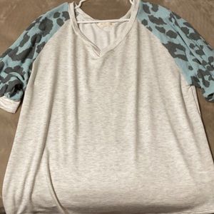 Super cute quarter sleeve dress shirt